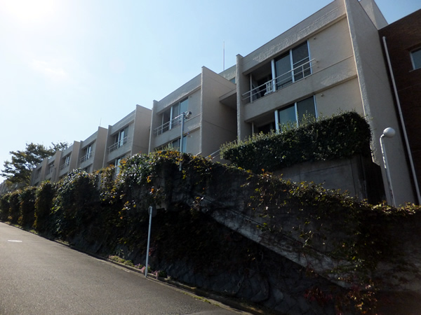 大倉山ヒルタウン７号館の外観