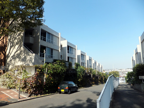 大倉山ヒルタウン７号館の外観