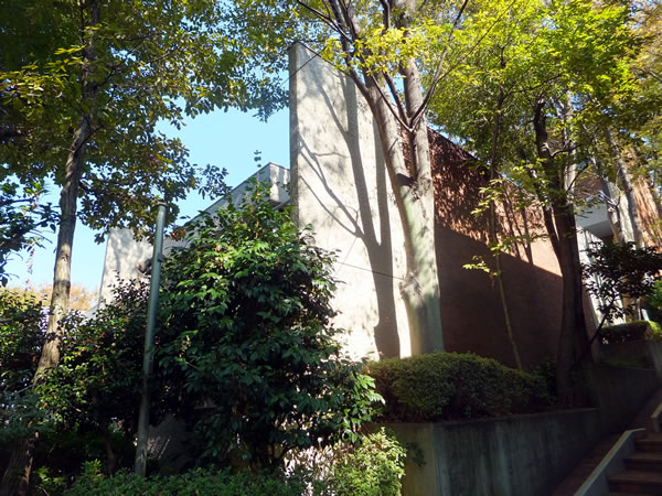 大倉山ヒルタウン５号館の外観