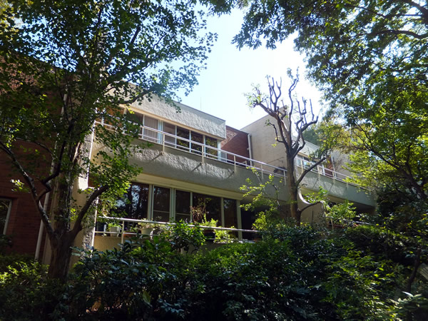 大倉山ヒルタウン５号館の外観