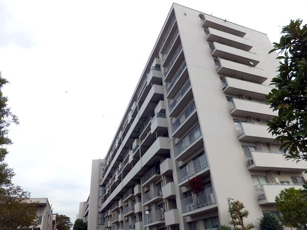 大倉山ハイム8号棟の外観