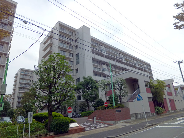 大倉山ハイム8号棟の外観