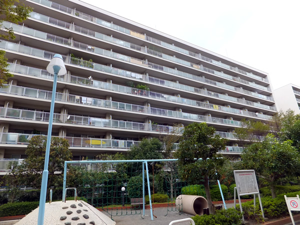 大倉山ハイム8号棟の外観