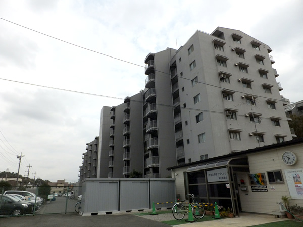 大倉山ハイム2号棟の外観