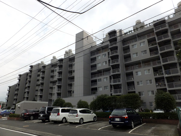 大倉山ハイム2号棟の外観