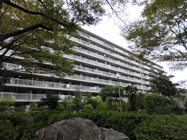 大倉山ハイム2号棟の外観