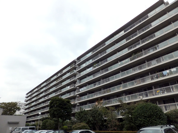 大倉山ハイム2号棟の外観