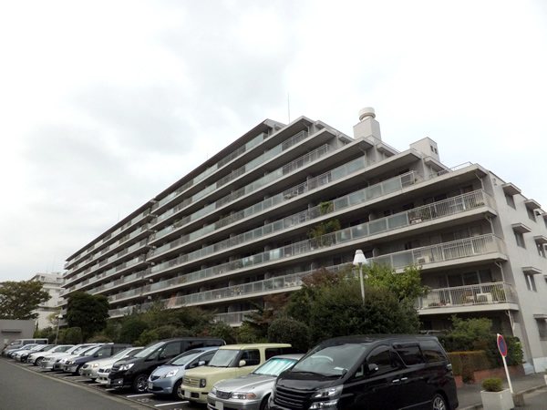 大倉山ハイム2号棟の外観