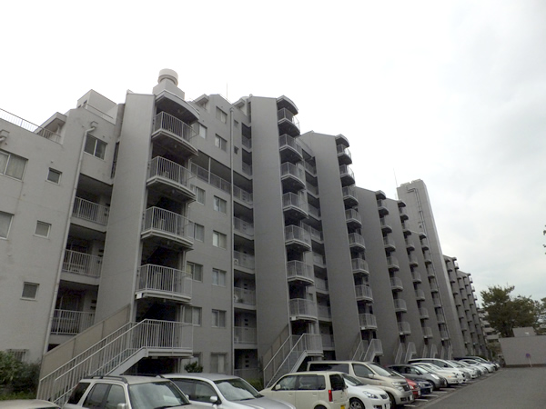 大倉山ハイム1号棟の外観