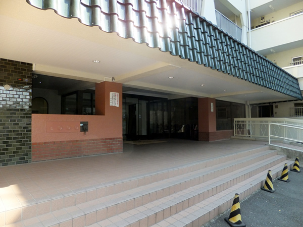 大倉山パークハイツの外観