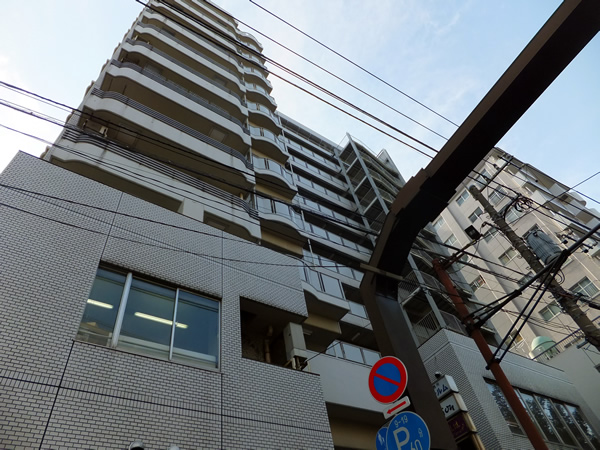 日興パレス東山の外観