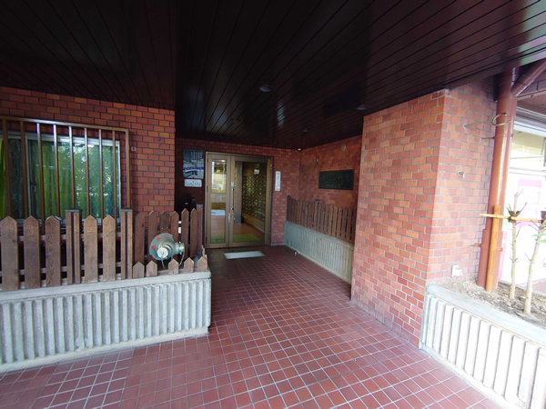 ロジマン御苑の外観