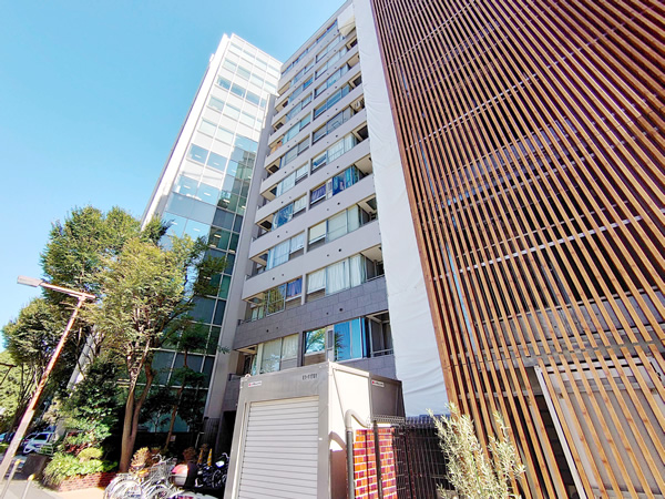 トーカン新宿キャステールの外観