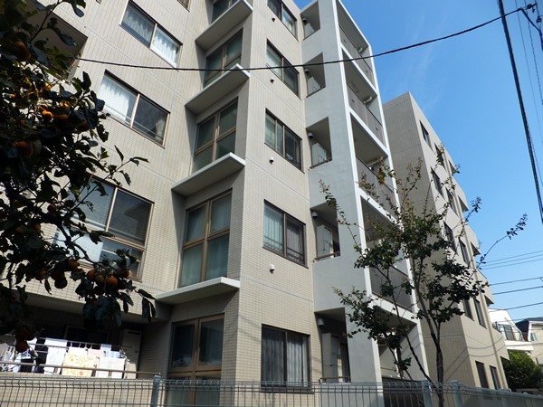 ヒルズ池尻東山公園の外観