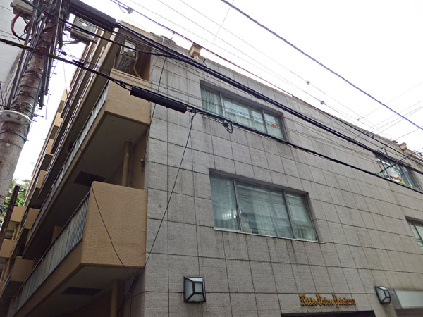 日興パレス横浜の外観