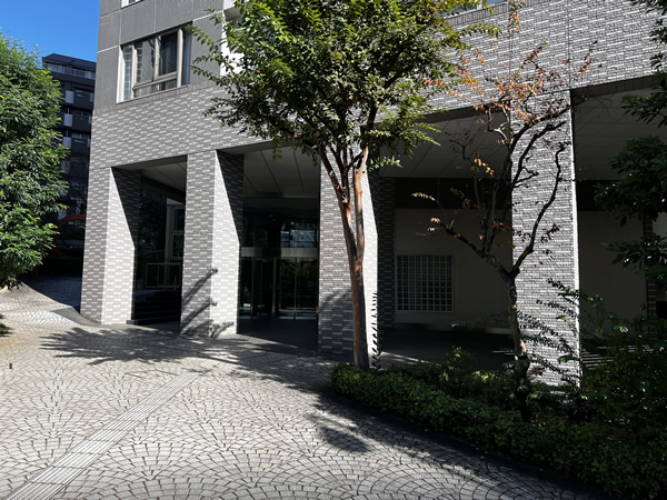 新宿アインスタワーの外観