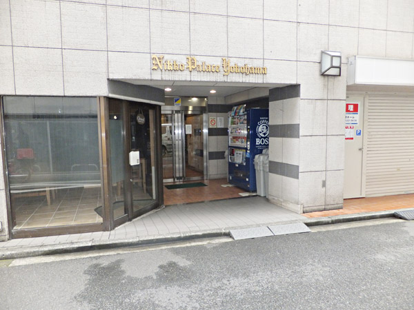 日興パレス横浜の外観