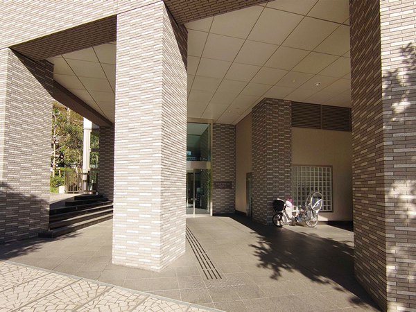 新宿アインスタワーの外観