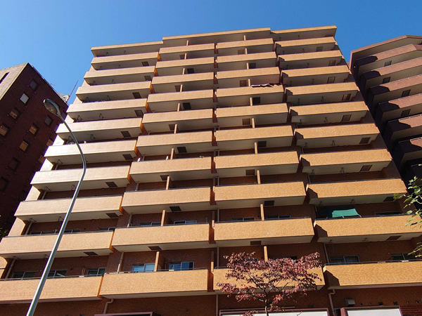 ダイアパレス御苑前の外観