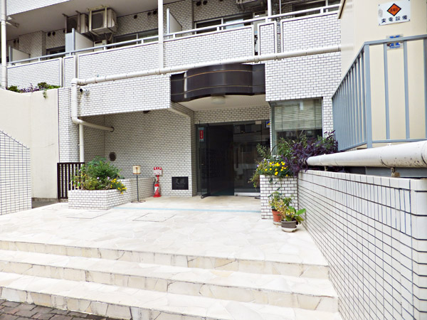 グローリア初穂横浜の外観