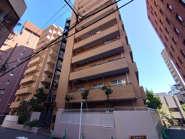 ダイアパレス御苑前の外観