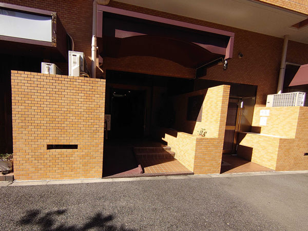 ダイアパレス御苑前の外観