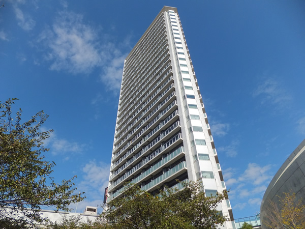 プリズムタワーの外観