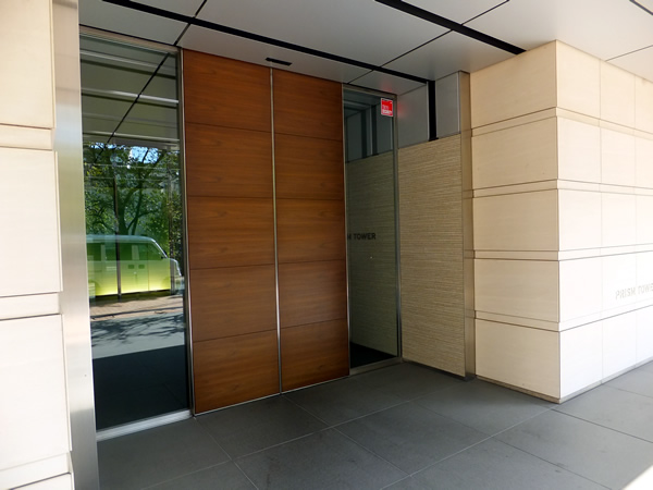 プリズムタワーの外観