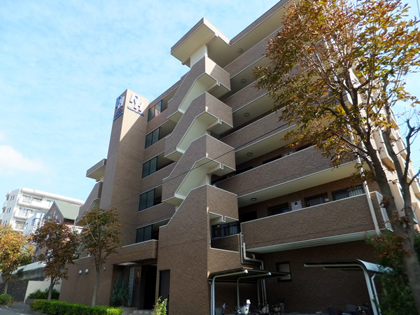 モナークロイヤルステージ仲町台の外観