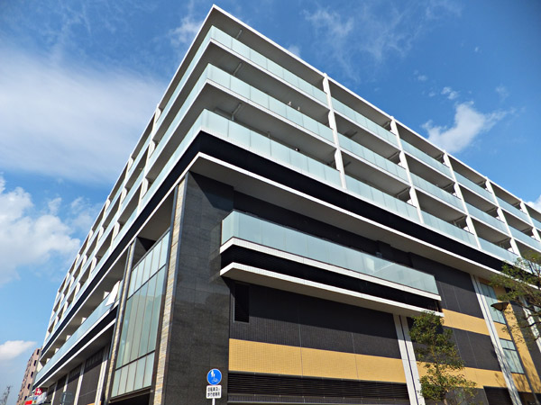 ベリスタ仲町台の外観