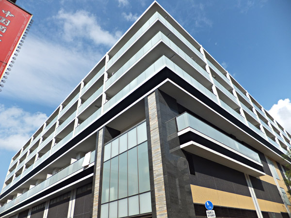 ベリスタ仲町台の外観