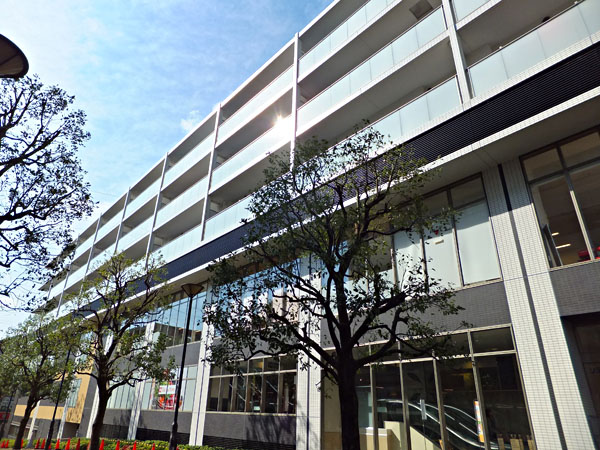 ベリスタ仲町台の外観