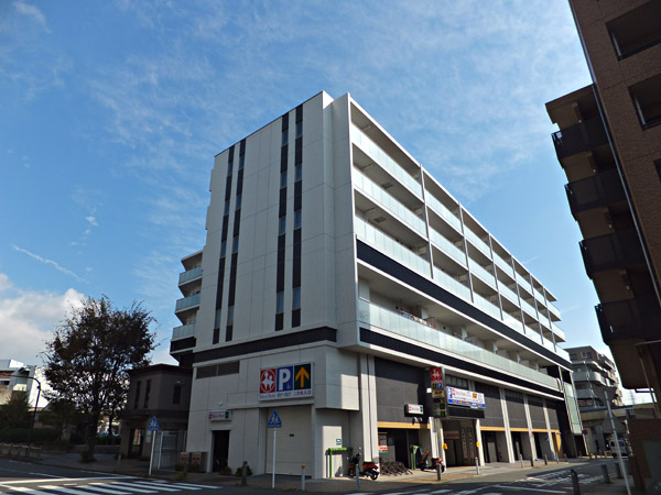 ベリスタ仲町台の外観