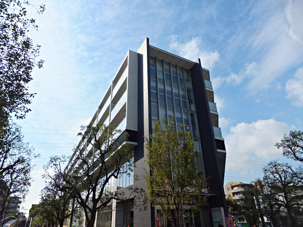 ベリスタ仲町台の外観