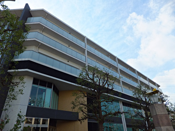 ベリスタ仲町台の外観