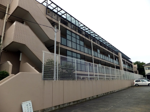 フローレンスパレス小机の外観