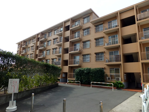 シャンボール新横浜の外観