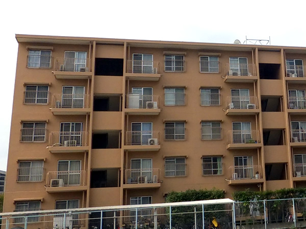 シャンボール新横浜の外観