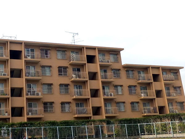 シャンボール新横浜の外観