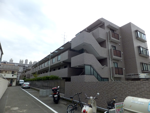 ナイスアーバン大倉山の外観