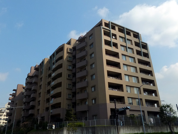 ライオンズヴィアーレ港北ニュータウンの外観