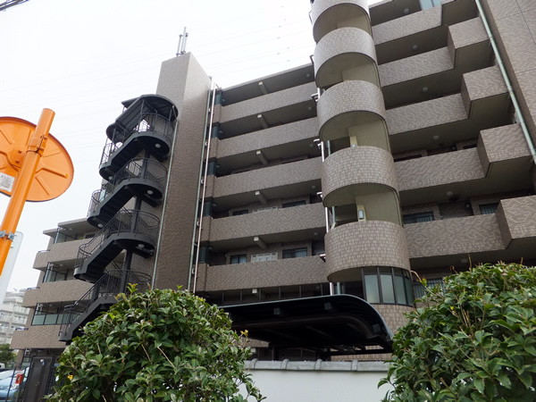 日神パレステージ鎌倉台の外観