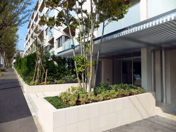 ドレッセあざみ野ガーデンフォーレの外観