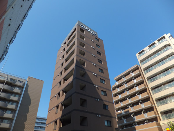 グリフィン横浜センター北駅前の外観