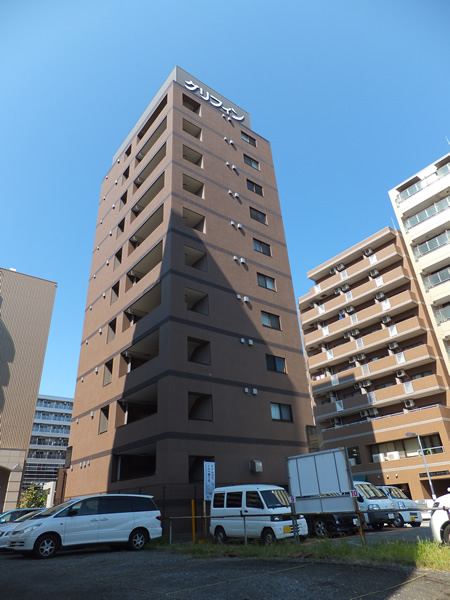 グリフィン横浜センター北駅前の外観