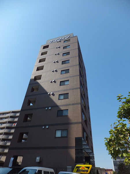 グリフィン横浜センター北駅前の外観