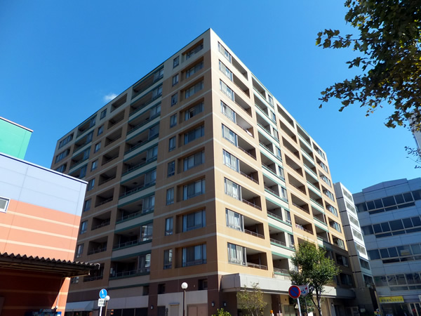 ライオンズステーションプラザセンター南の外観