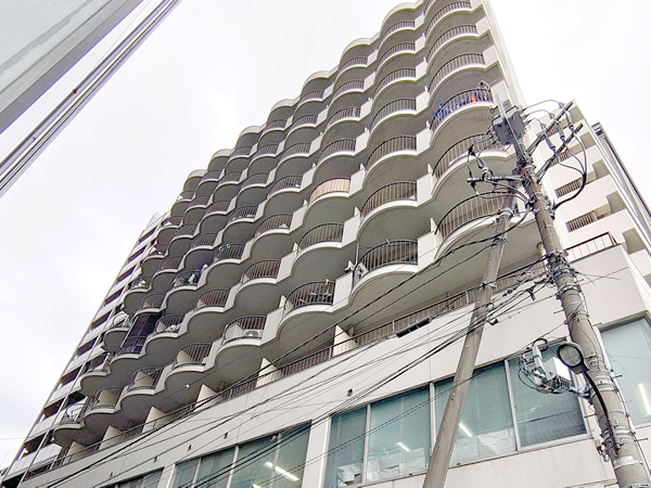 ニューライフ新宿の外観