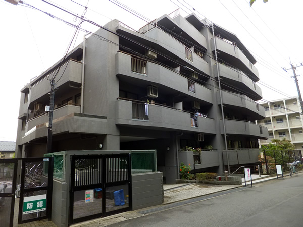 コスモ向ヶ丘遊園ラミューゼの外観