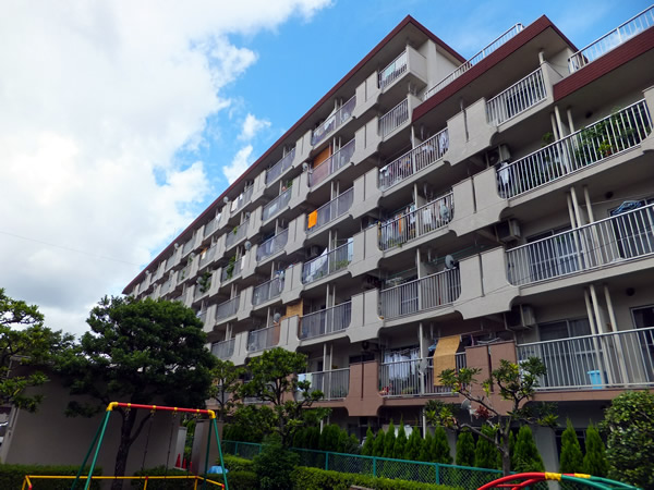 グリーンコーポ大倉山C棟の外観